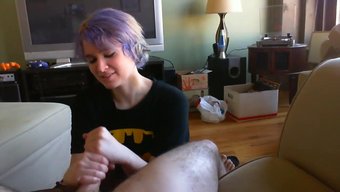 Amateur Girl Gives A Skilled 60fps Handjob