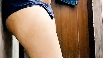 Desi Aunty'S Fingering And Masturbation In Homemade Video