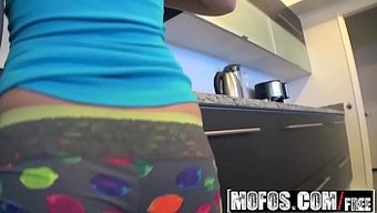 Blonde Bombshell Jonni Hennessy'S Birthday Surprise Turns Into A Steamy Encounter With A Horny Guy