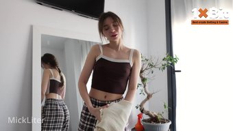 The Delivery Guy Was Not Allowed In, So Vika Sun Took Action.