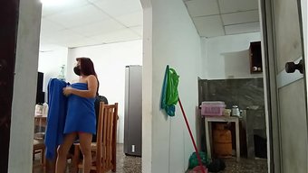 My Stepsister Walks With A Towel While I'M On My Phone And She Masturbates Me