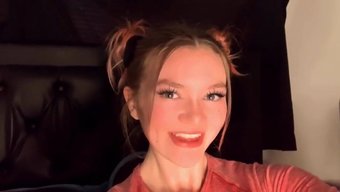 Emily R'S Solo Period Play And Masturbation With A Tampon On Webcam