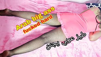 Amateur Egyptian Couple Engages In Passionate Lovemaking With Focus On Her Ample Buttocks And His Large Penis