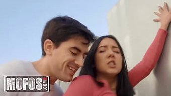 Jordi'S Stroke Of Fortune As He Encounters The Voluptuous Valeria Valois Seeking Assistance In Return For A Pleasurable Oral Encounter