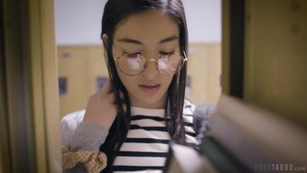 Nerdy Girl Loses Her Mind And Starts To Lick Pussy Outdoors